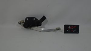SOPORTE ESTRIBO DELANTERO DERECHO CON PEDAL DE FRENO SUZUKI V-STROM 650 04-07